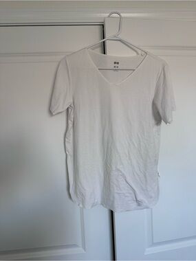 Uniqlo White V-Neck Cotton Tee - XS